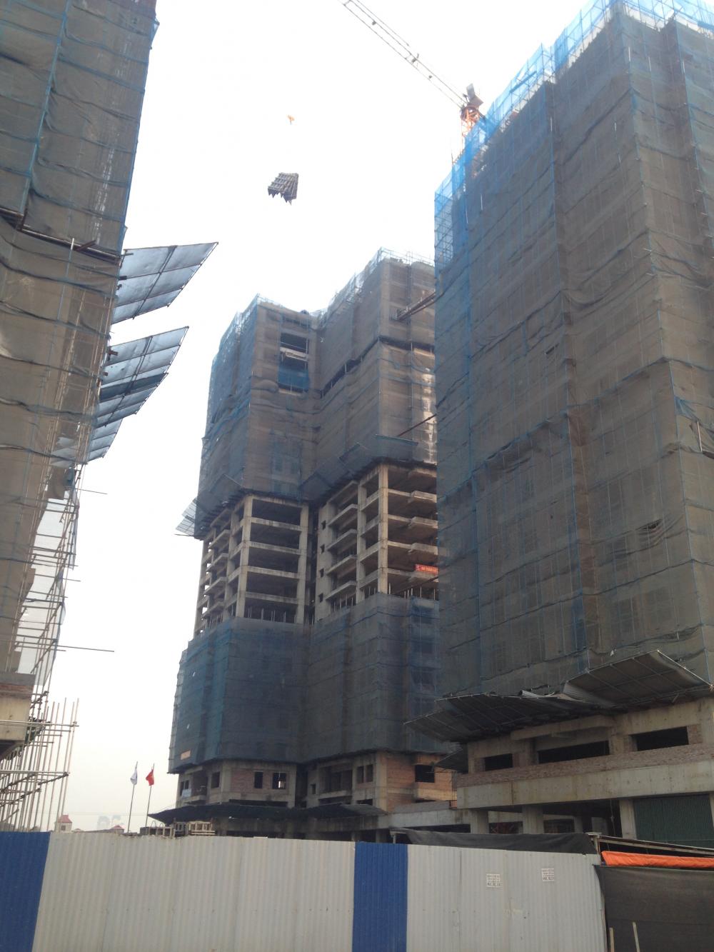 2 tòa, 1 toà thi công sàn tầng 18, 1 tòa thi công mặt sàn tầng 16