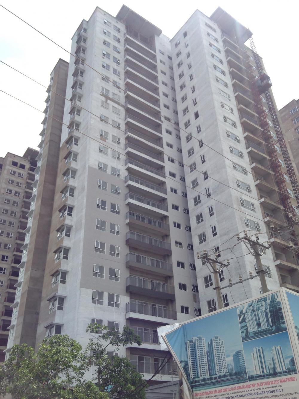 Dự án đã lắp đặt cửa kính và đang sơn bên ngoài