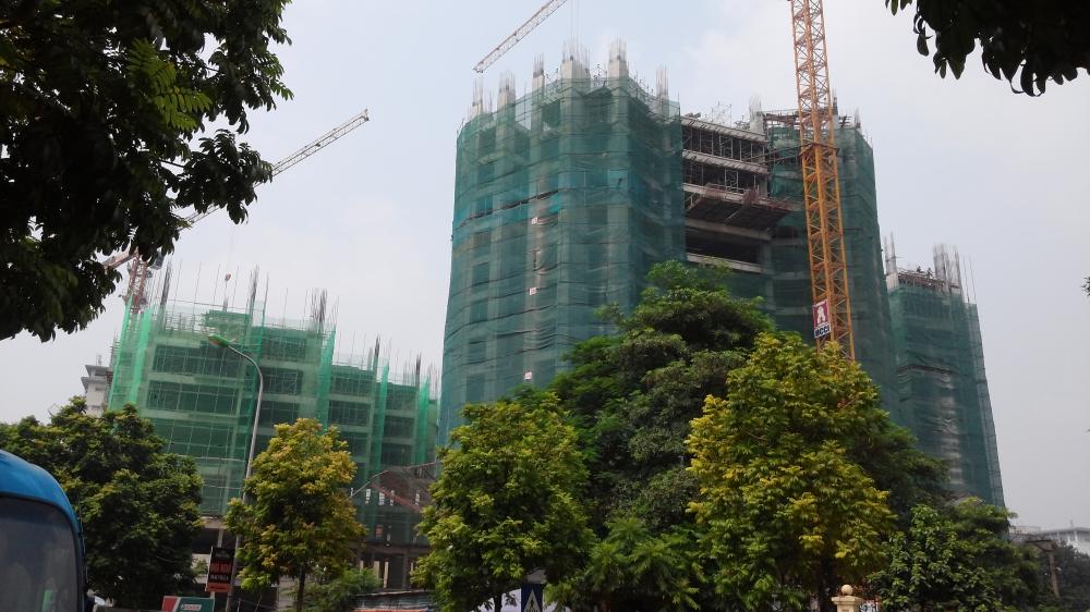 Các tòa đang thi công tới mặt sàn tầng 12 và tầng 6
