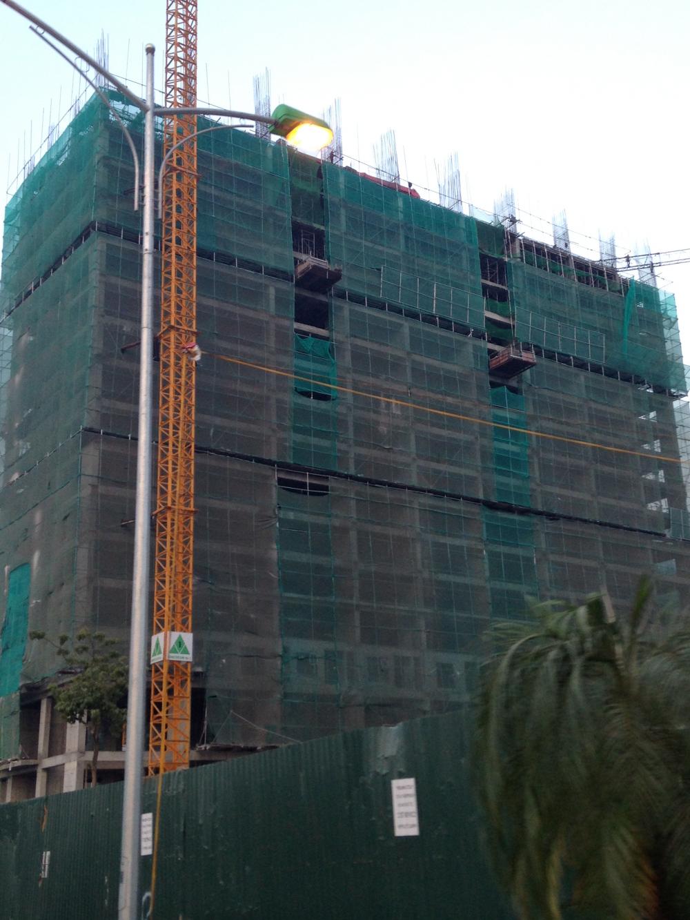 Một tòa đang xây đến mặt sàn tầng 6, một tòa đang xây mặt sàn tầng 13