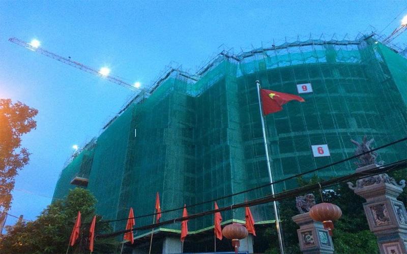 Chung cư T&T Riverside hiện đang thi công đến tầng 11 và đang ghép một phần sàn tầng 12