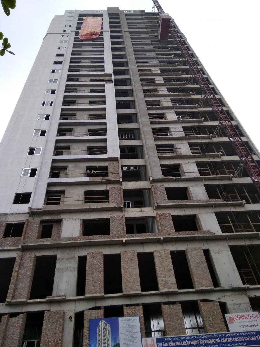 Dự án đang sơn và lắp cửa kính