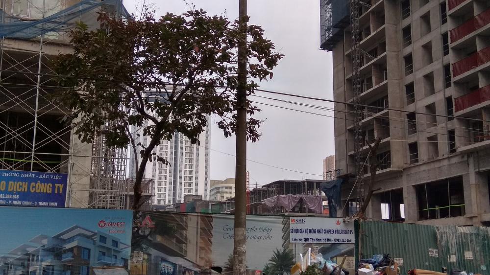 Các khối liền kề đã xây xong tầng 3, 1 tháp đang xây tầng 25, 1 tháp đang xây tầng 21