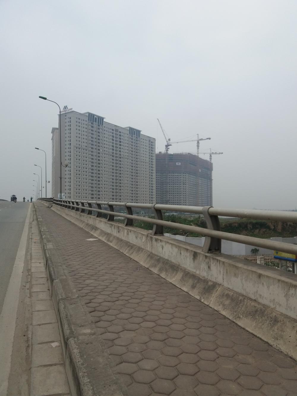 Tòa đã hoàn thiện và có người ở, tòa chuẩn bị cất nóc