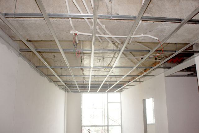 Đóng khung trần thạch cao tầng 16