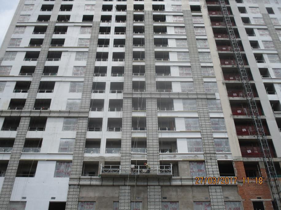 Lắp đặt fin mặt ngoài tòa nhà