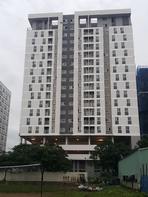 Block CT2 đang ốp lát sảnh thang máy, sơn nước tầng 1-3 và hành lang, sửa lỗi cấp thoát nước tầng mái