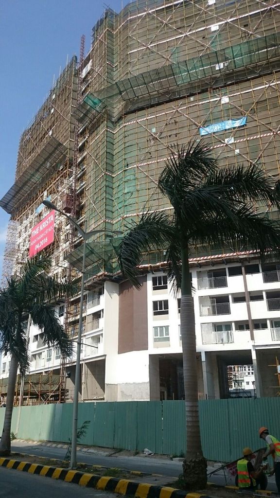 Căn hộ đang được hoàn thiện cuốn chiếu từ dưới lên trên