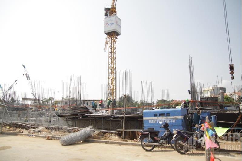 Đang đổ sàn tầng trệt An Gia Skyline quận 7