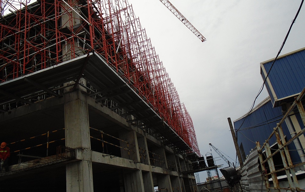 Dự án The Avila hoàn thiện cốt thép, ống điện âm sàn tầng 4