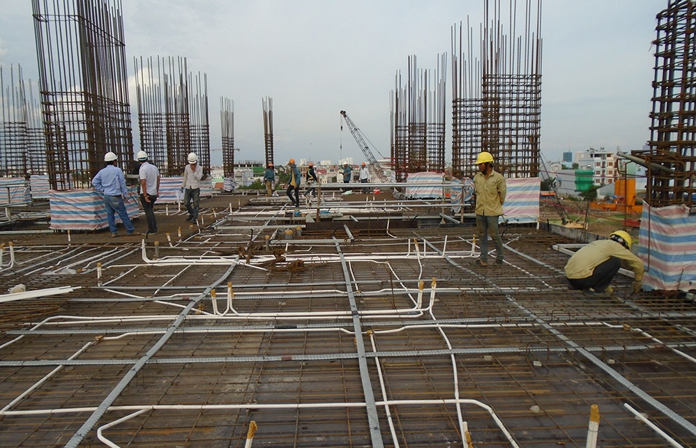 Dự án The Avila hoàn thiện cốt thép, ống điện âm sàn tầng 4