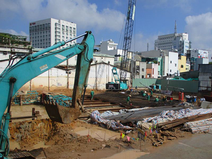 Đang thi công móng