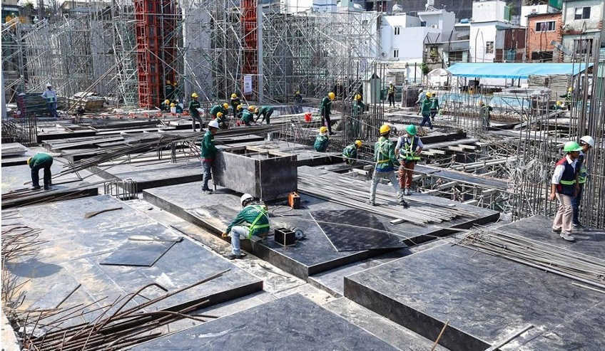 Dự án đang tiếp tục thi công mặt sàn tầng 1