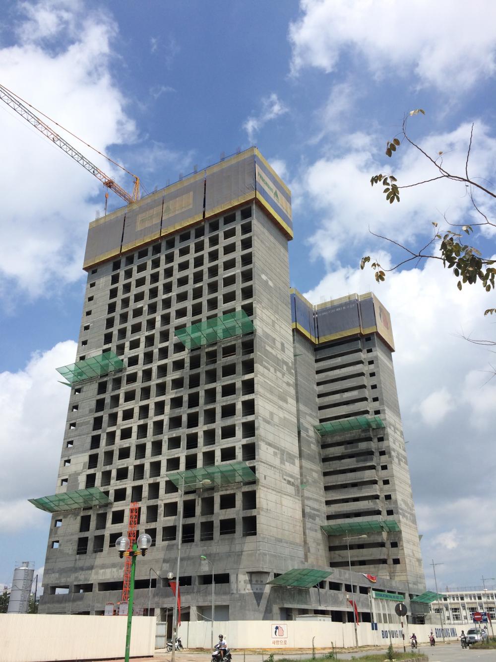 Tòa CT4 đang xây dựng đến mặt sàn tầng 22