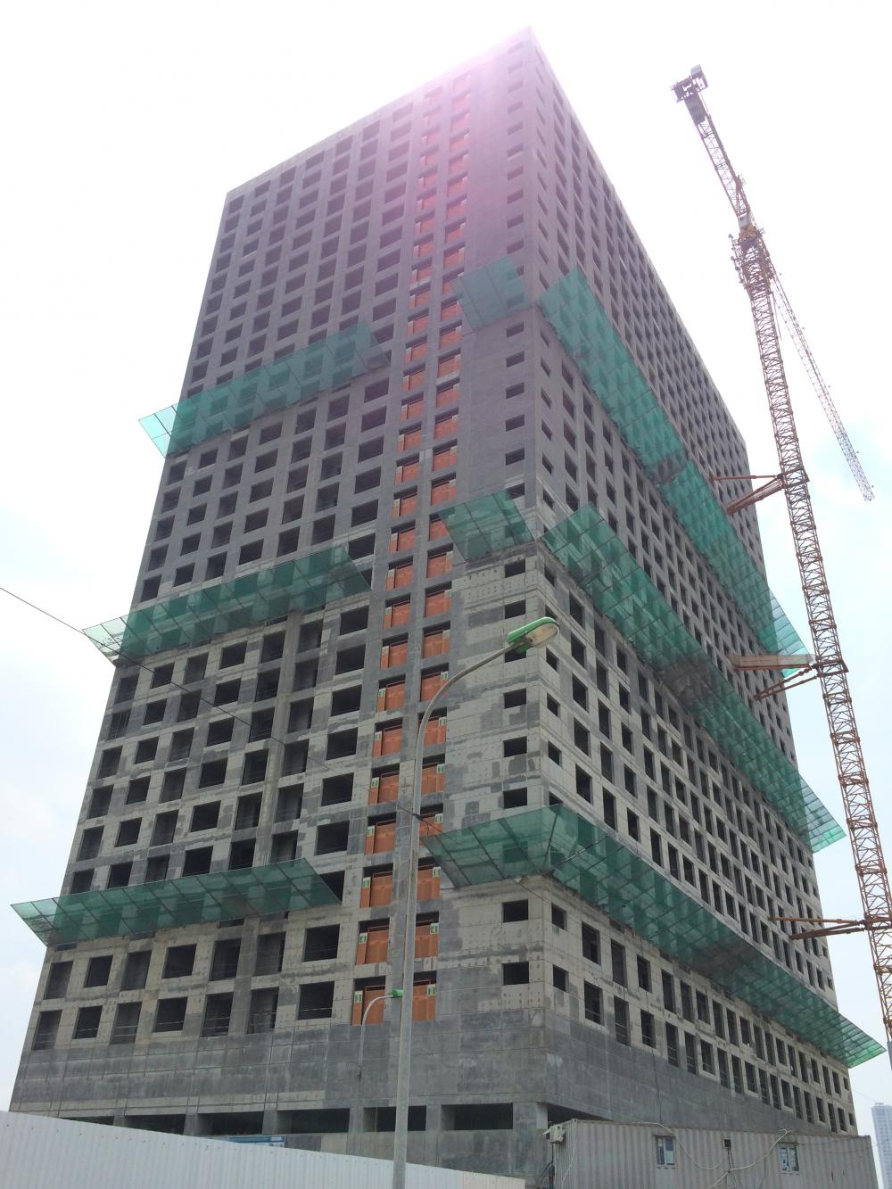 Dự án đã xong thô, đang sơn và lắp đặt cửa kính