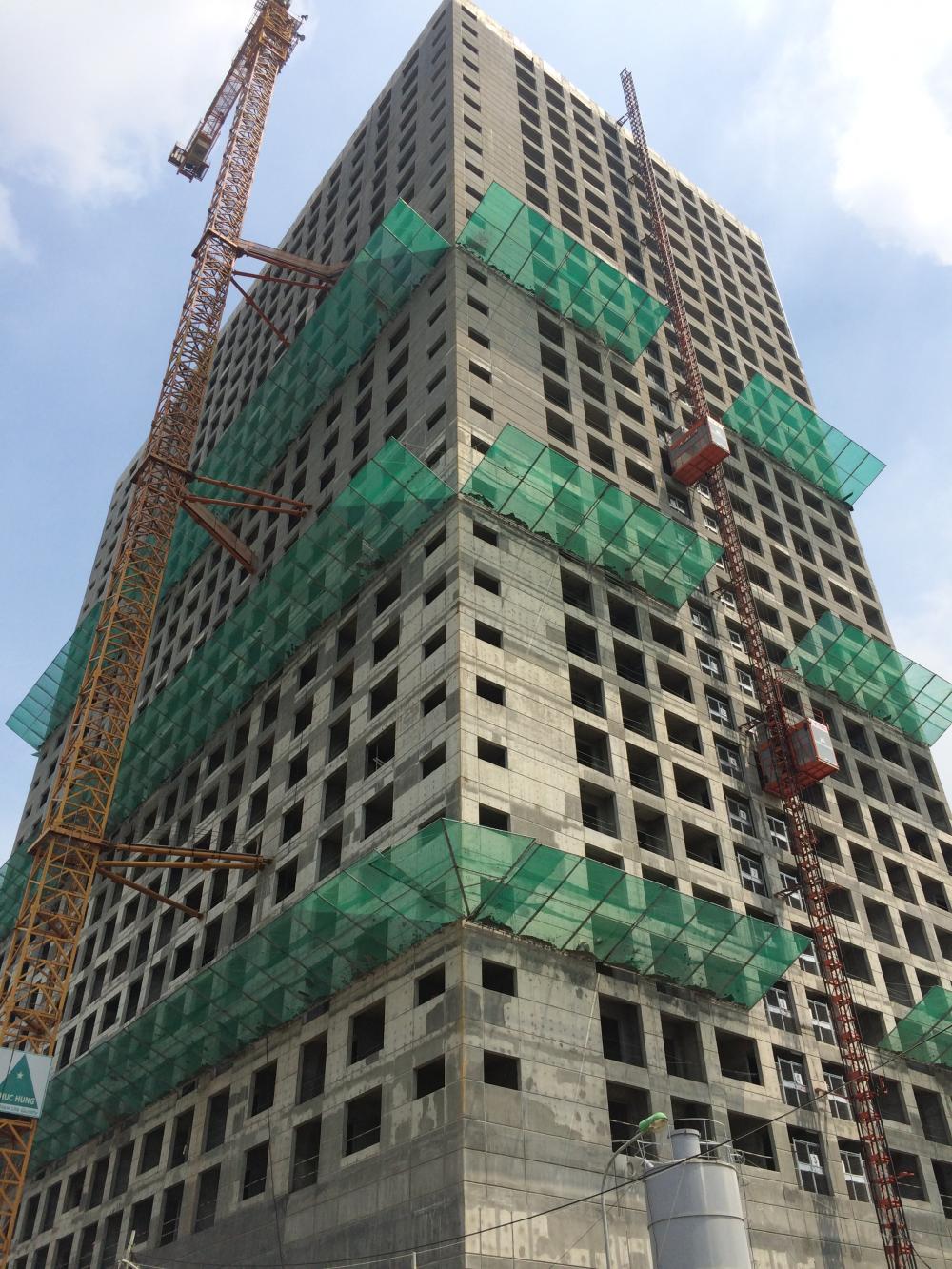 Dự án đã xong thô, đang sơn và lắp đặt cửa kính