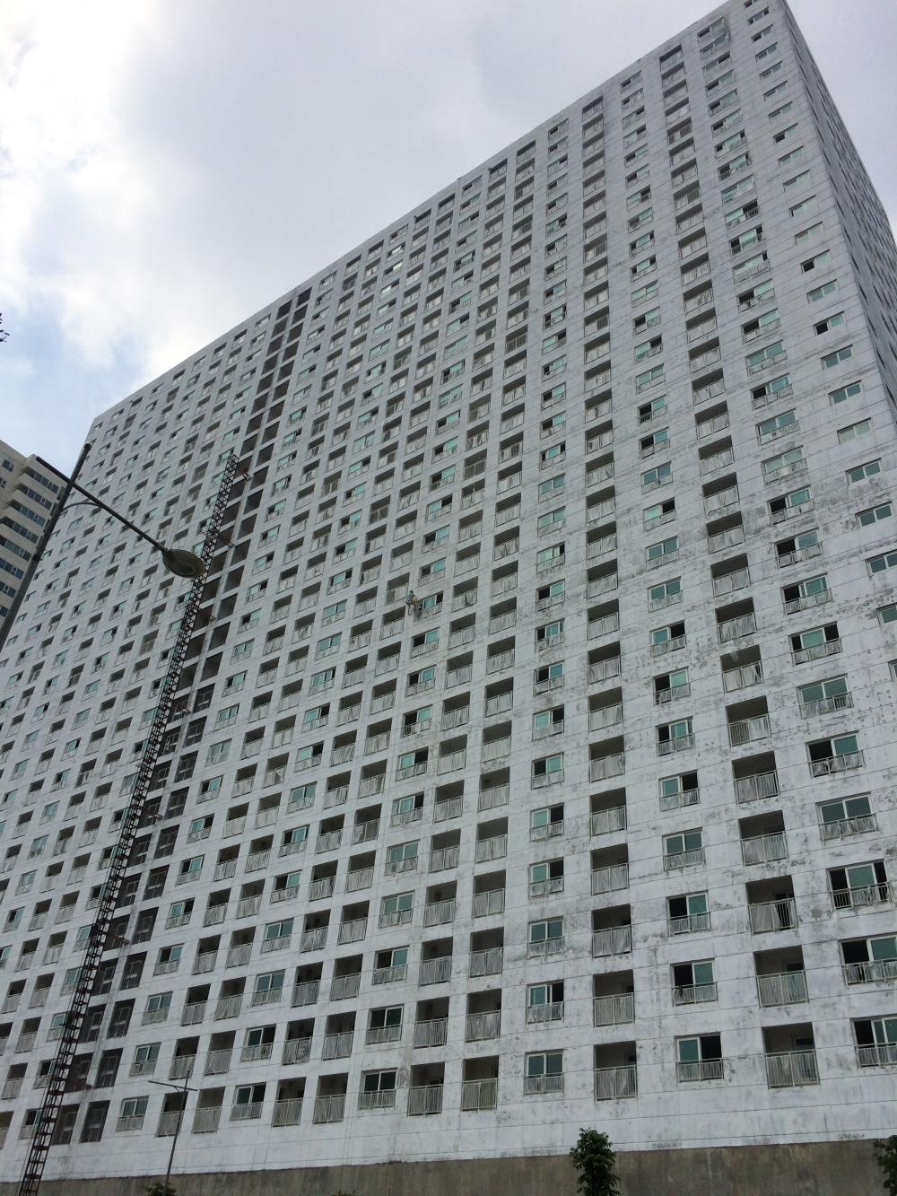 Dự án đã xong thô, đang sơn và lắp đặt cửa kính