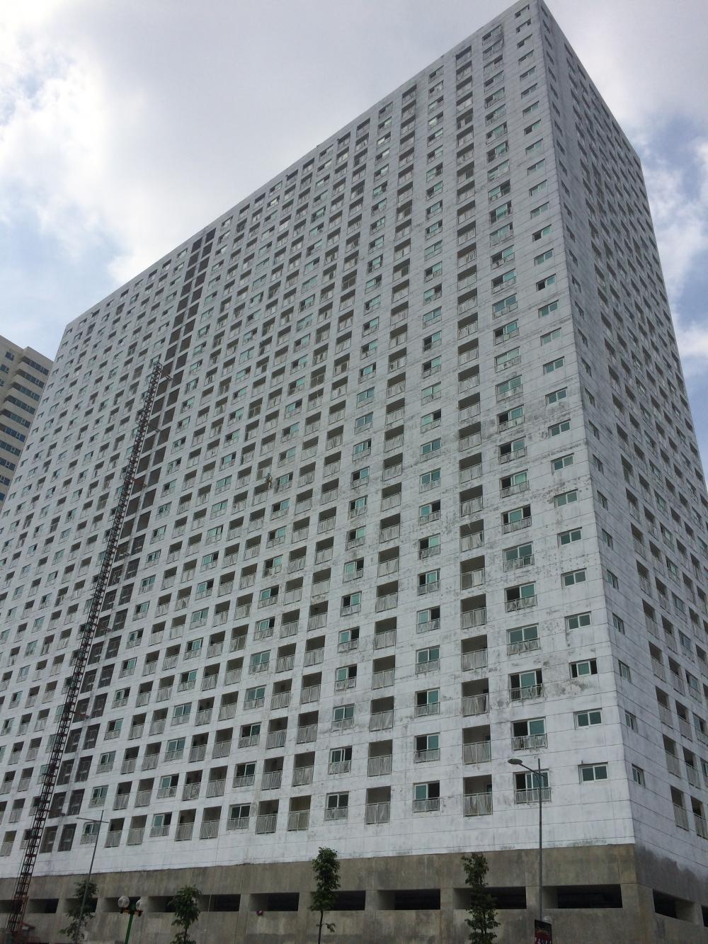 Dự án đã xong thô, đang sơn và lắp đặt cửa kính