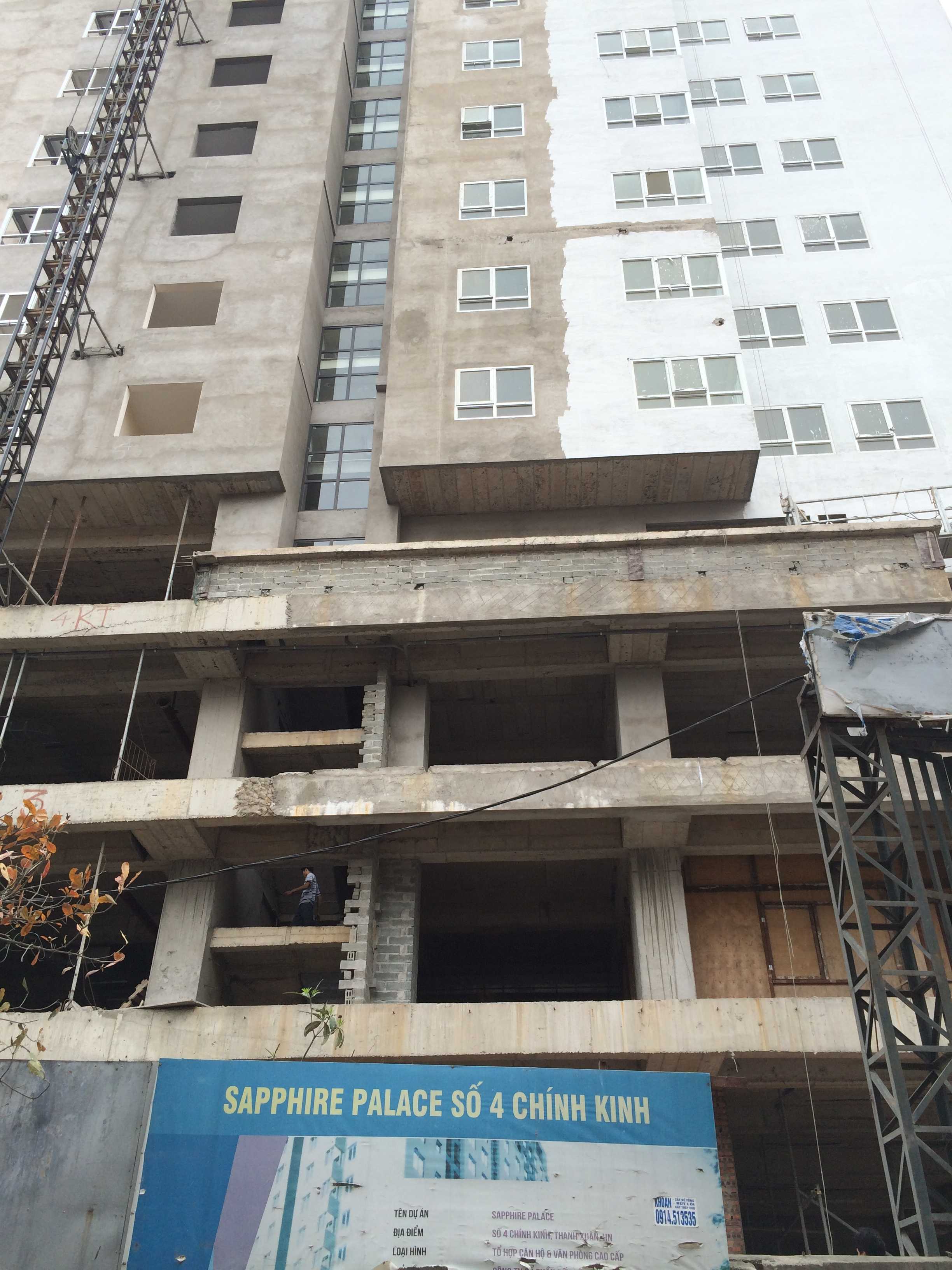 Dự án đang sơn và lắp đặt cửa kính