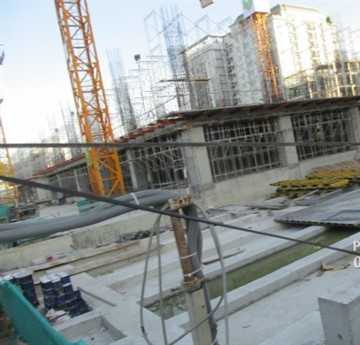 Khu trung tâm thương mại đang thi công sàn tầng 1; block OP 1 và OP 2 đang thi công tầng 2