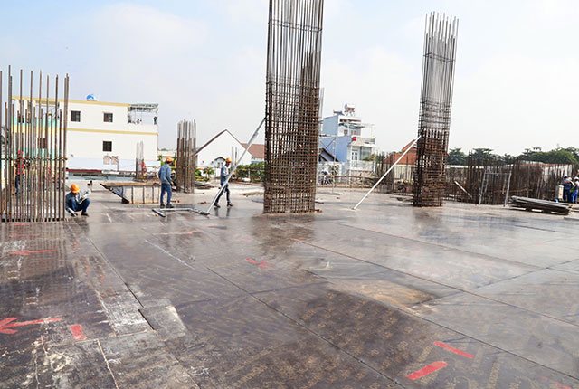 Dự án đang thi công cốp pha, cốt thép sàn tầng 2 bock A, B