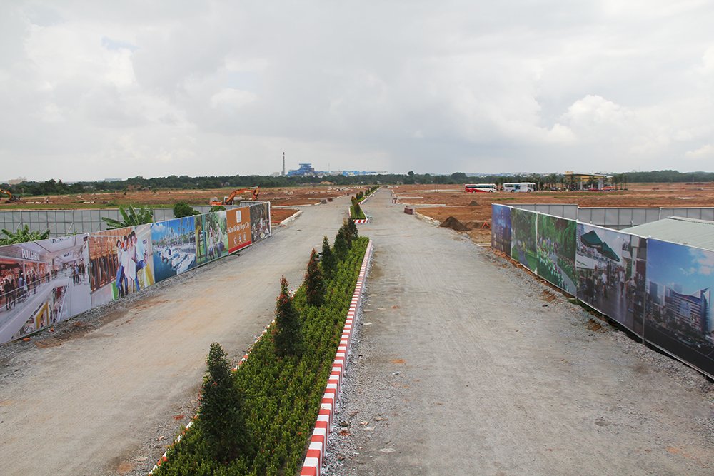 Hàng trăm lượt xe tham quan dự án mỗi ngày