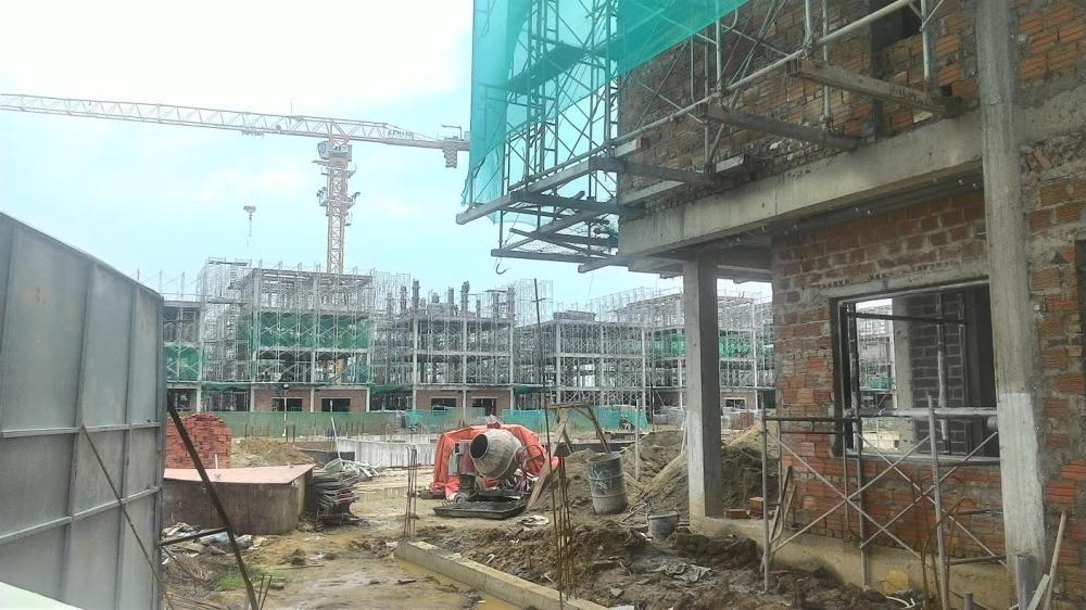 Gần 300 căn biệt thự đã xong khung cứng và cất nóc, hơn 100 căn còn lại đã xong khung cứng
