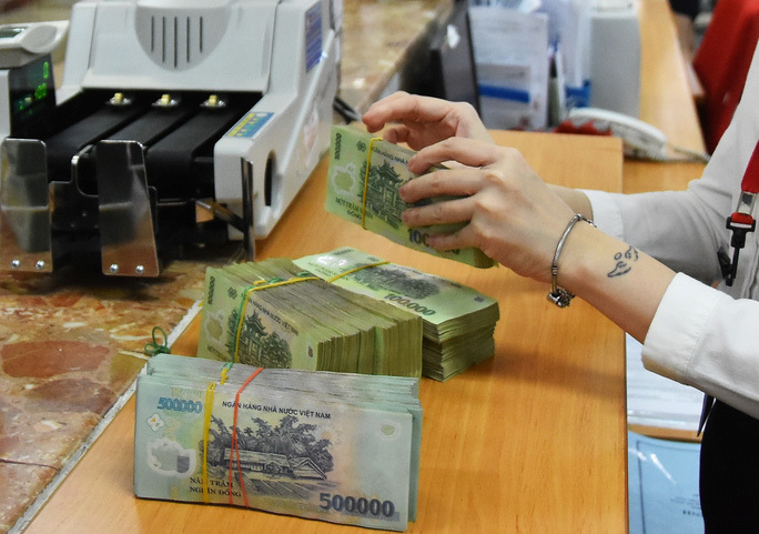 Lãi suất Ngân hàng đồng loạt hạ xuống mức thấp kỷ lục